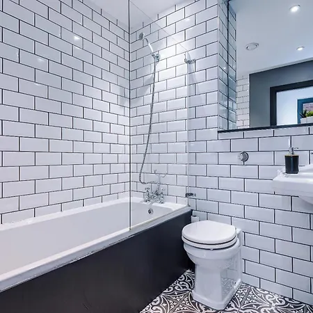 Luxury 2 King Beds In Centre Apartment *