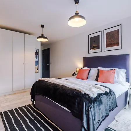 Luxury 2 King Beds In Centre *