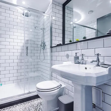 Luxury 2 King Beds In Centre Apartment *