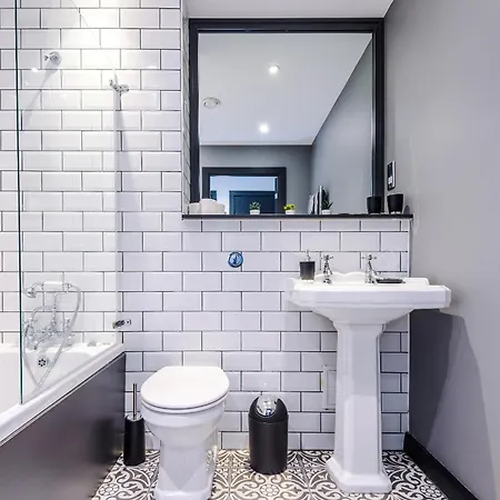 Luxury 2 King Beds In Centre דירה לידס