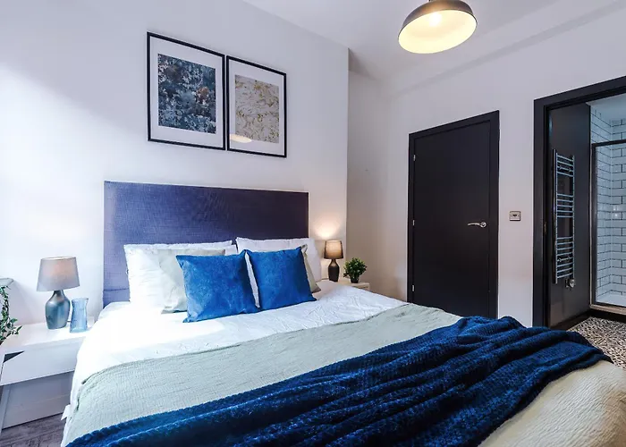 Luxury 2 King Beds In Centre Лидс