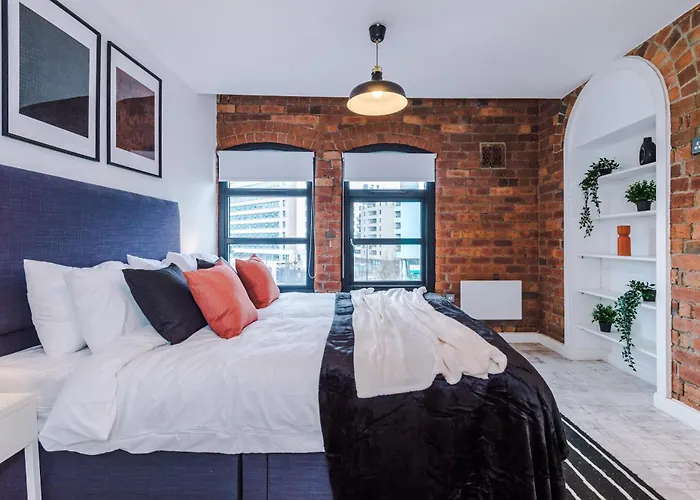 Luxury 2 King Beds In Centre *